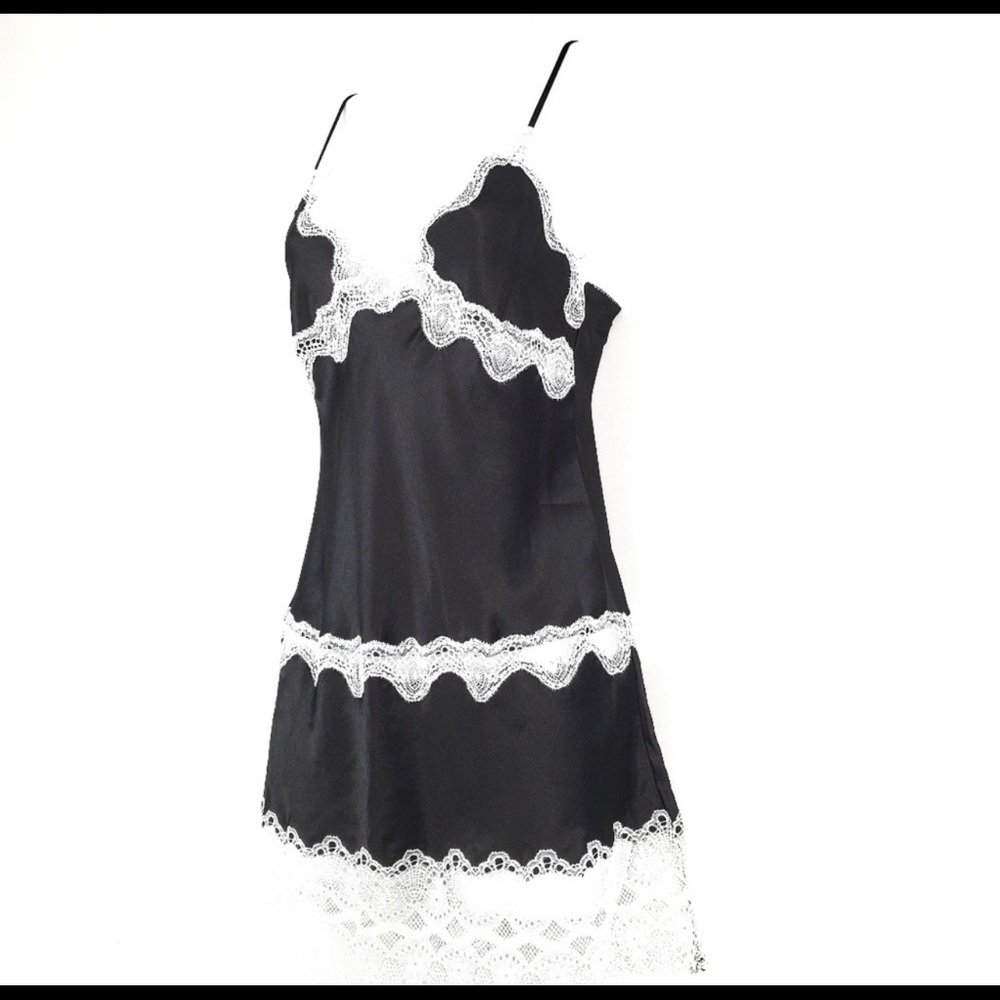 Victoria’s Secret black satin & lace chemi…